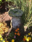 STADDLE STONE WITH TOP, base 44cm protruding