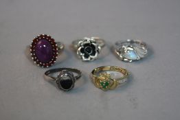 FIVE MIXED SILVER RINGS, approximate weight 19.4 grams