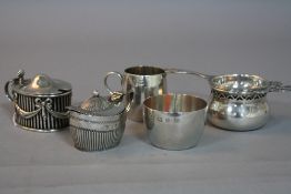 A HUKIN & HEATH SILVER CREAM JUG AND SUGAR BOWL OF SMALL SIZE, plain circular outline, Birmingham