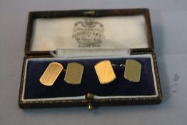 A PAIR OF 9CT CUFFLINKS, approximate weight 7.1 grams