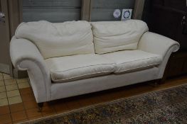 A WHITE UPHOLSTERED TWO SEATER SETTEE