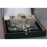 A HALLMARKED SILVER PAPERWEIGHT IN THE FORM OF THE WHITE HOUSE, on an Italian stone base, makers