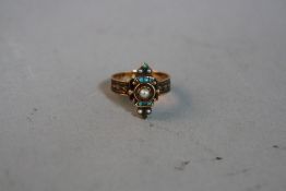 A 10CT CONTINENTAL RING SET WITH SEED PEARL AND TURQUOISE, ring size M, approximate weight 3.4