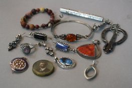 A BAG OF MIXED SILVER JEWELLERY, including silver pencil, hardstone beads, rings, earrings etc