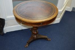 A VICTORIAN MAHOGANY CIRCULAR CENTRE TABLE, with dark brown tooled leather inset top, single