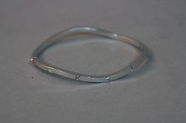 A 9CT WHITE GOLD BANGLE, approximate diameter 6.2cm, approximate weight 7.4 grams