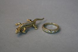 A 9CT LIZARD BROOCH, approximate weight 3.4 grams, together with a 9ct dress ring, ring size K,