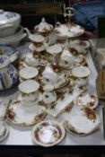 ROYAL ALBERT 'OLD COUNTRY ROSES' TEAWARES AND TRINKETS (30)