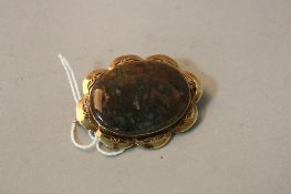 A LATE 20TH CENTURY 9CT GOLD, LARGE RED MOSS AGATE BROOCH, rub over set to a scalloped scroll design