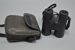 A PAIR OF PYSER CURRENT MOD ISSUE MILITARY BINOCULARS, E8 x 42RM, waterproof rubber casing and