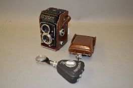 A ROLLEICORD 5B TLR CAMERA, fitted with a Schneider-Kreuznach Xenar 75mm 1:3.5 and a Heidosmat