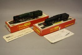 A BOXED TRI-ANG HORNBY OO GAUGE LOCOMOTIVE, 'Evening Star' No.92220, B.R. green livery (R861) and