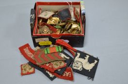 A SMALL BOX CONTAINING A NUMBER OF MILITARY BUTTONS AND UNIT PATCHES, WWII era to East Yorkshire