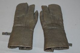 A PAIR OF WWII ERA GERMAN LUFTWAFFE PILOTS GLOVES/MITTENS, fur lined and grey in colour with two