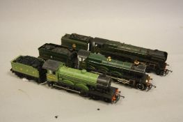 THREE UNBOXED TRI-ANG AND HORNBY OO GAUGE LOCOMOTIVES, to include 'Britannia' Class 'William