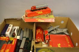 A QUANTITY OF BOXED AND UNBOXED OO GAUGE MODEL RAILWAY ITEMS, to include boxed Tri-ang Railways