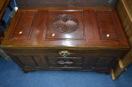 AN ORIENTAL STYLE CAMPHOR WOOD BLANKET CHEST (sd)