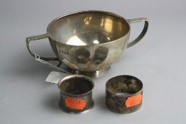 A SILVER 1925 TWIN HANDLED BOWL, and two silver napkin rings, approximate weight 167 grams
