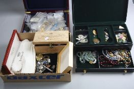 A QUANTITY OF MIXED JEWELLERY ETC