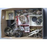 A TRAY OF MISCELLANEOUS ITEMS