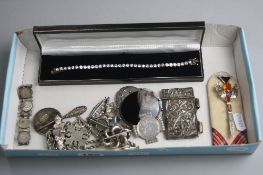 A TRAY OF MIXED SILVER ETC