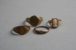 FOUR MIXED 9CT AND YELLOW METAL RINGS