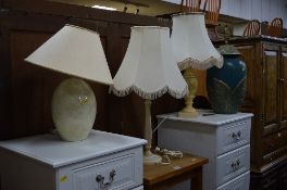 SIX VARIOUS TABLE LAMPS, five with shades