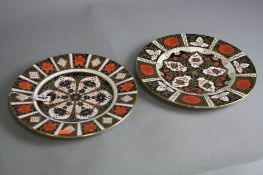 A ROYAL CROWN DERBY IMARI PLATE, '1128' pattern, diameter approximately 27cm and an Abbeydale
