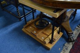 A PINE BOOK BINDING PRESS, with central spinning handle