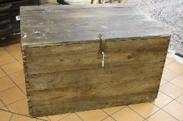 AN EARLY 20TH CENTURY STAINED PINE WOODEN TOOL CHEST, galvanised interior, width 85cm x depth 61cm x