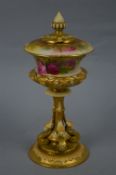 AN EARLY 20TH CENTURY ROYAL WORCESTER PEDESTAL POT POURRI VASE AND COVER, decorated by Edith