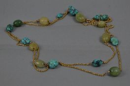 AN EARLY 20TH CENTURY NECKLACE, rope section chain interspaced with alternating turquoise and