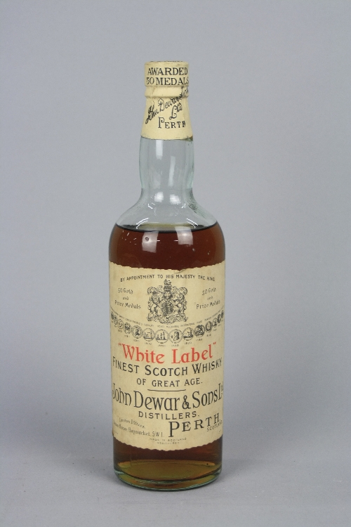 A BOTTLE OF JOHN DEWAR & SONS 'WHITE LABEL' FINEST SCOTCH WHISKY, the bottling is possibly from