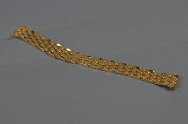 A LATE 20TH CENTURY WIDE PANEL LINK BRACELET, comprised of articulated interlocking chevron links,