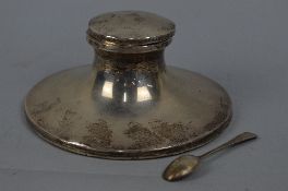 AN EARLY 20TH CENTURY SILVER LARGE CAPSTAN INKWELL, broken hinge to cover, damaged liner, marks