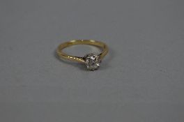 AN EARLY 20TH CENTURY SINGLE STONE DIAMOND RING, estimated old Swiss cut diamond weight 0.70ct,