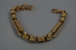 AN EARLY 20TH CENTURY TROMBONE AND FANCY CHASED LINK BRACELET, fitted to a swivel fastener measuring