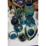 A SMALL GROUP OF MDINA GLASS, to include two paperweights and a small knot sculpture (9)