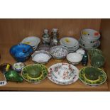 A GROUP OF SMALL ORIENTAL WARES, to include miniature vases, bowls, small cloisonne items etc