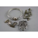 A MIXED LOT OF SILVER JEWELLERY, including bangle, arran silver brooch, cufflinks etc
