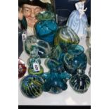 A SMALL GROUP OF MDINA GLASS, to include a small knot sculpture, four with Mdina signatures to the