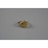 A 9CT SIGNET RING, ring size N, total weight approximately 5.6 grams