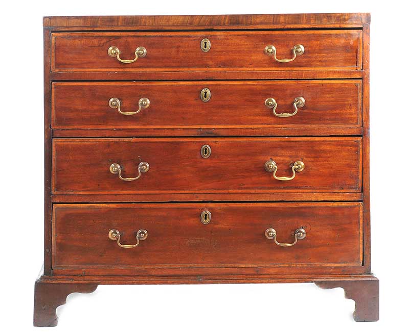 GEORGIAN MAHOGANY CHEST OF DRAWERS - Image 4 of 5