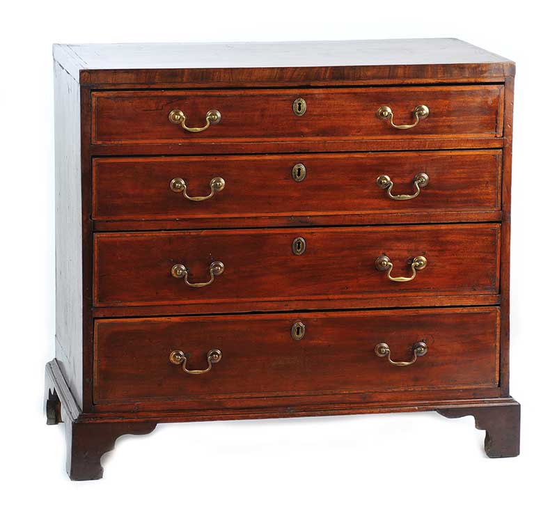 GEORGIAN MAHOGANY CHEST OF DRAWERS