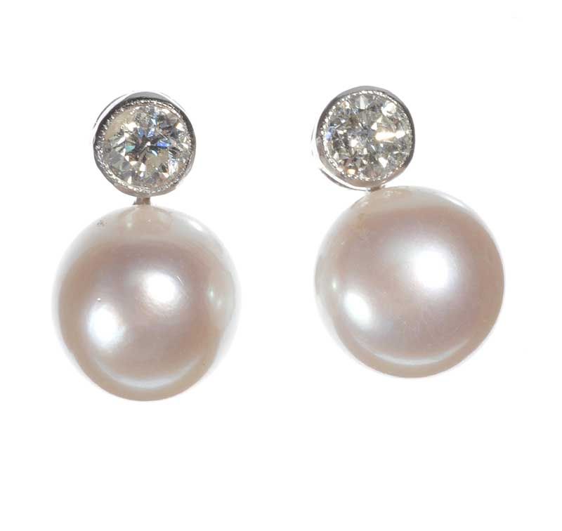 18CT WHITE GOLD FRESHWATER PEARL AND DIAMOND STUD EARRINGS