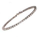 18CT WHITE GOLD AND DIAMOND TENNIS BRACELET