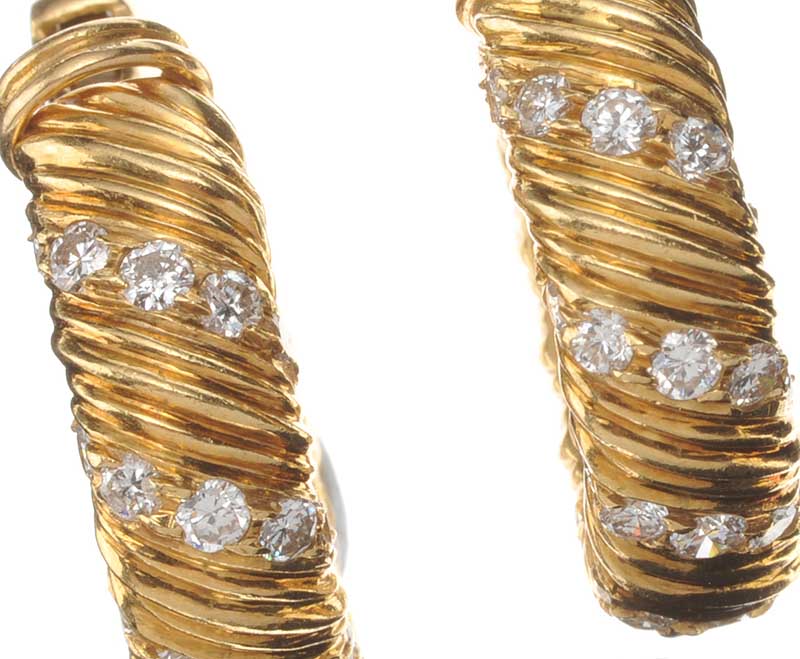 18CT GOLD AND DIAMOND HOOP EARRINGS - Image 2 of 4