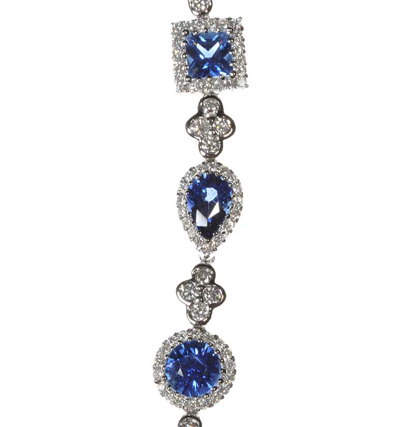 18CT WHITE GOLD SAPPHIRE AND DIAMOND CLUSTER BRACELET - Image 4 of 4