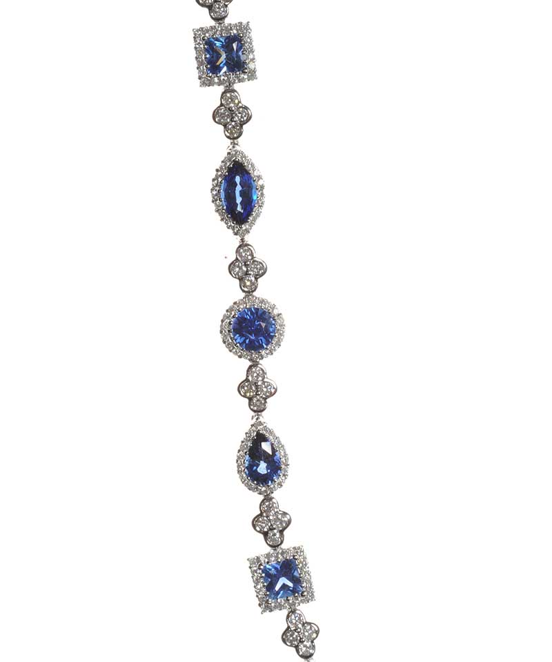 18CT WHITE GOLD SAPPHIRE AND DIAMOND CLUSTER BRACELET - Image 3 of 4