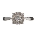 18CT WHITE GOLD AND DIAMOND CLUSTER RING